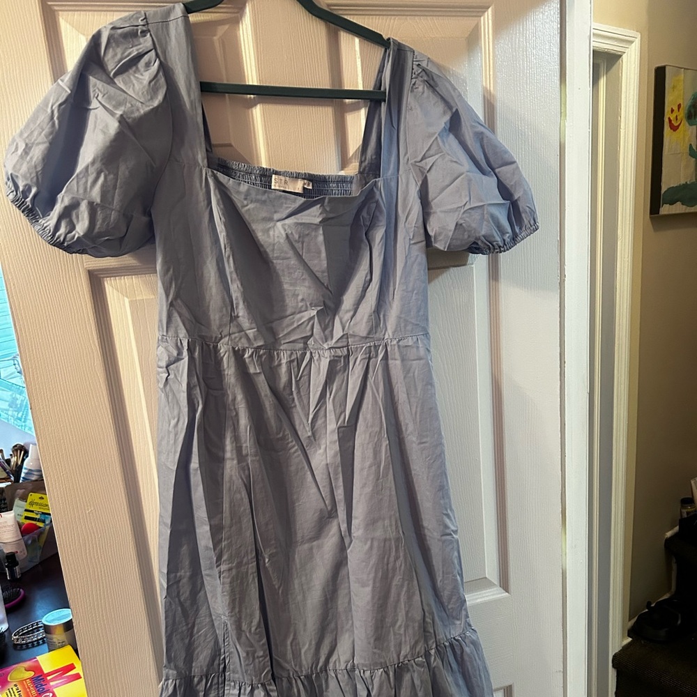 ASTR dress. Midi with puffed sleeves